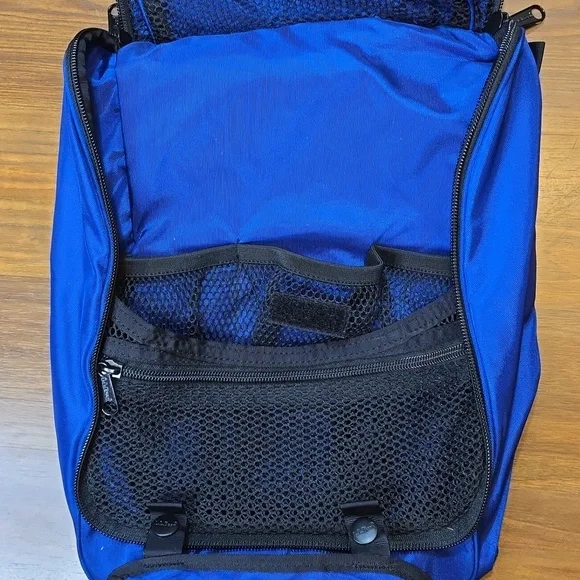 L.L. Bean Large Blue Hanging Toiletry Bag - Picture 6 of 11